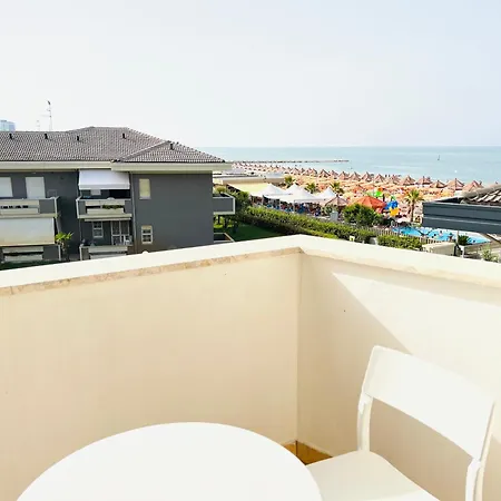 First Line Sea View Caravella Apartament *