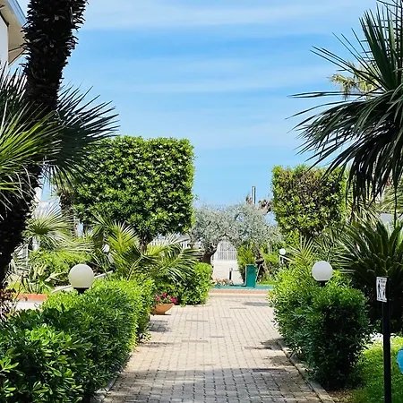 First Line Sea View Caravella * Silvi Marina